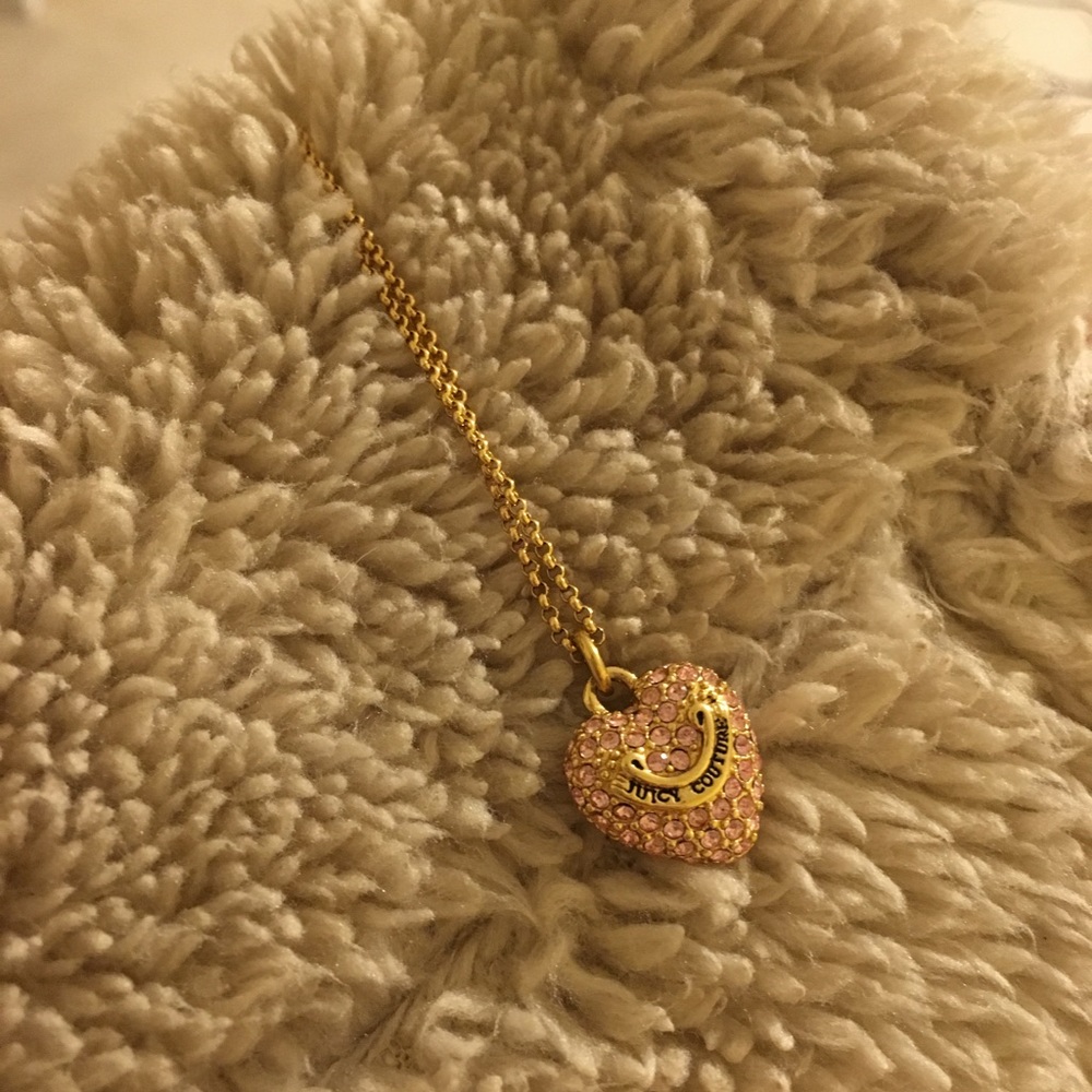 Juicy Couture: “Pave Heart Necklace”